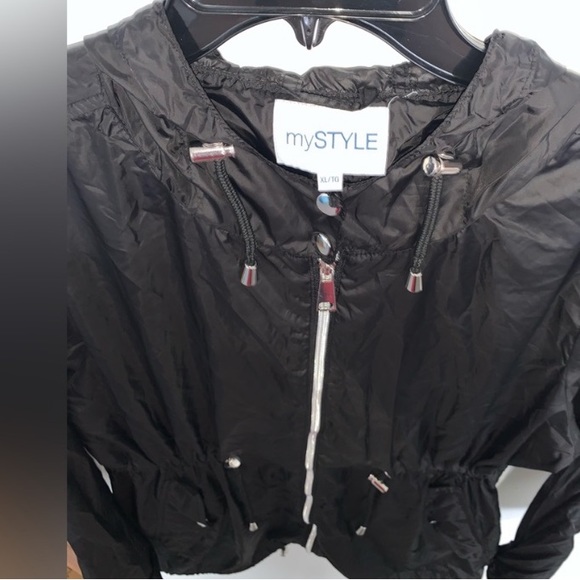 Woman’s Wind Breaker Sweater - Picture 2 of 3